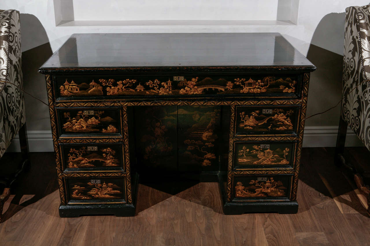 19th Century English Chinoiserie Knee Hole Desk In Good Condition For Sale In Los Angeles, CA