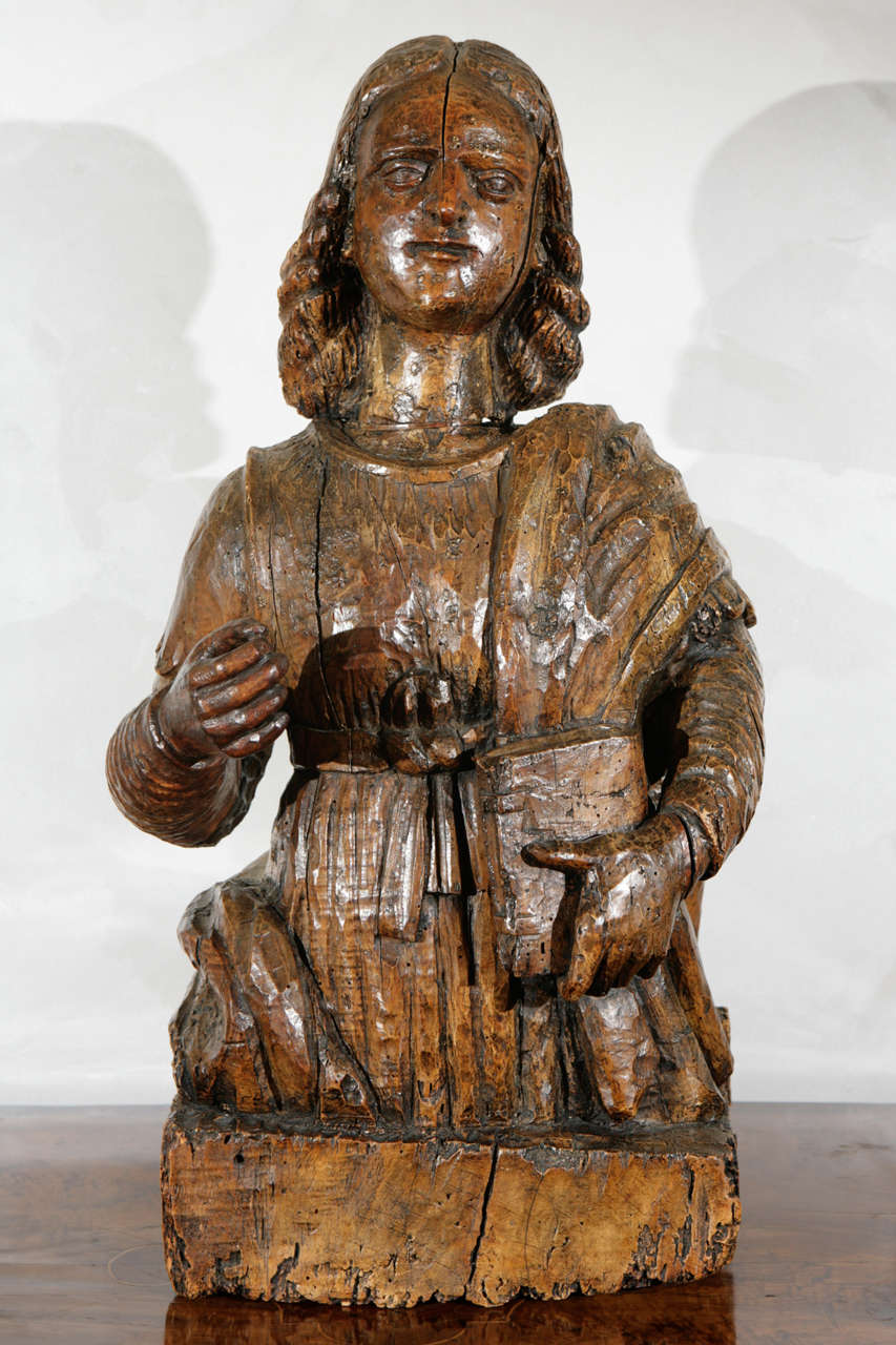 16th Century Italian Carved Walnut Statue of Scholar In Excellent Condition In Los Angeles, CA