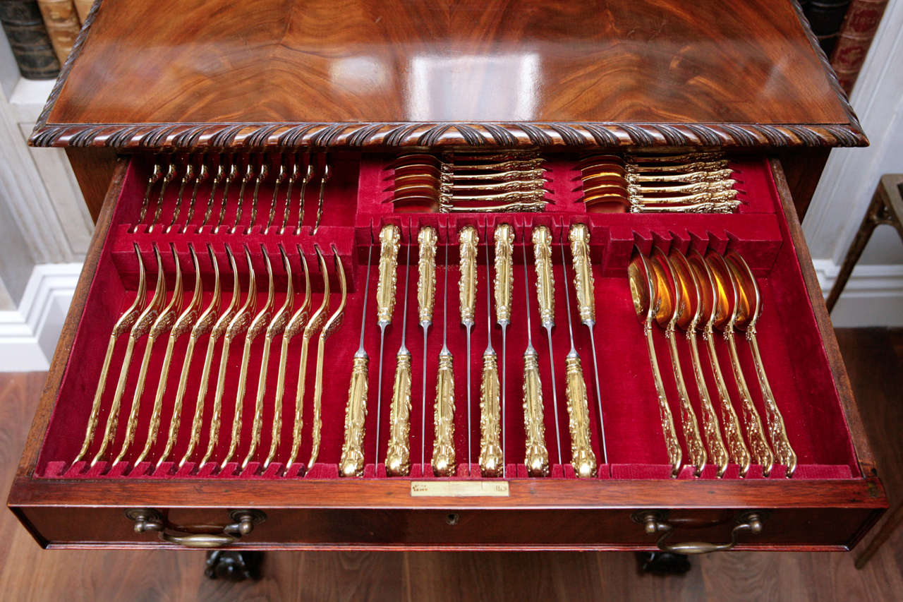 1900s English Chest with Set of 12 Vermeil Sterling Flatware In Excellent Condition In Los Angeles, CA
