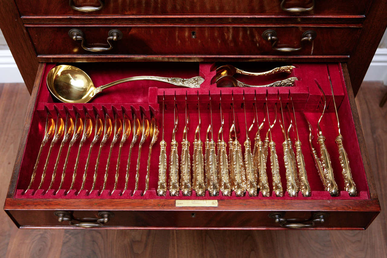Mahogany 1900s English Chest with Set of 12 Vermeil Sterling Flatware