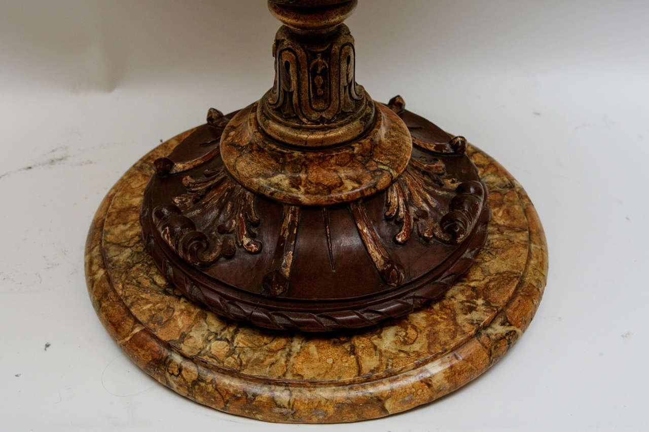 Pair of Early 1900s Italian Carved Giltwood Round Tables In Good Condition For Sale In Los Angeles, CA