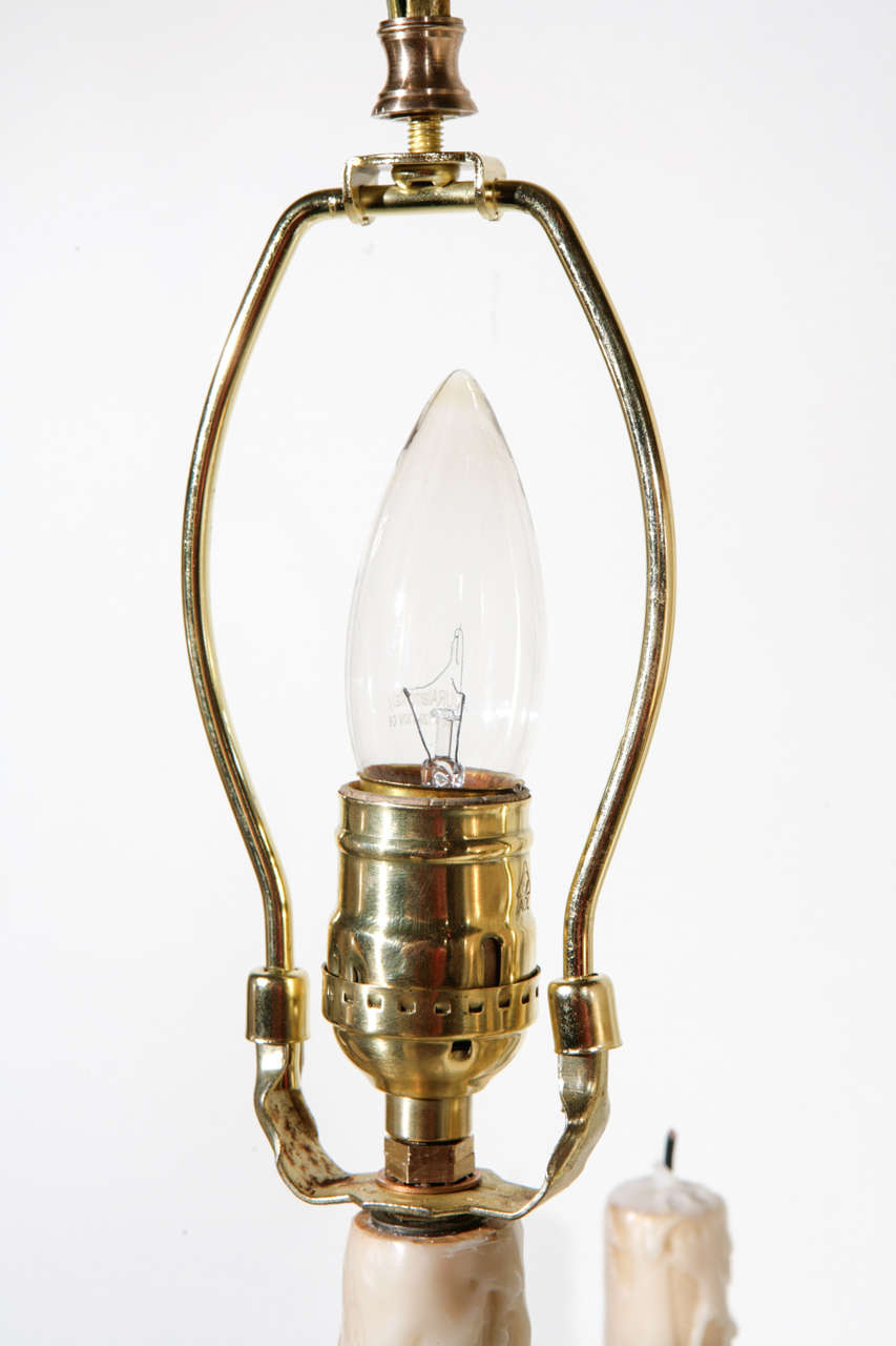 Paire de lampes candélabres en bronze et marbre corail du 19e siècle en vente 1