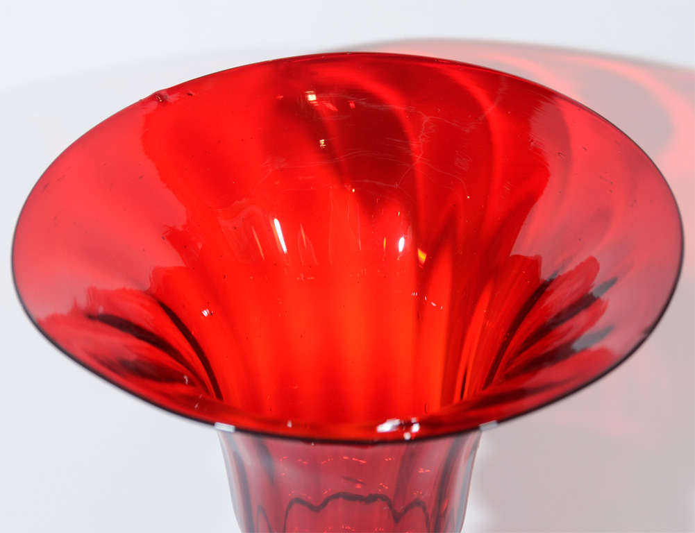 A red Venetian Glass vase. For Sale 1