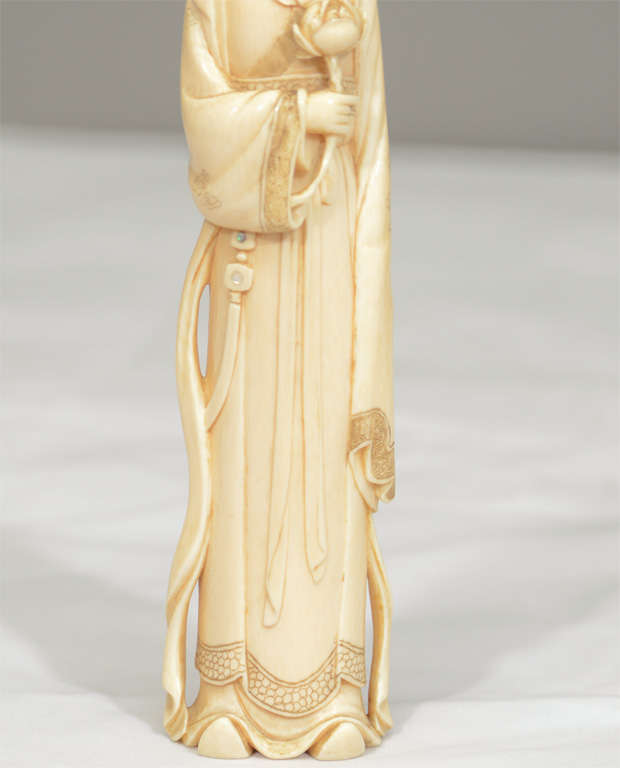 Japanische Elfenbeinfigur (19. Jahrhundert) im Angebot