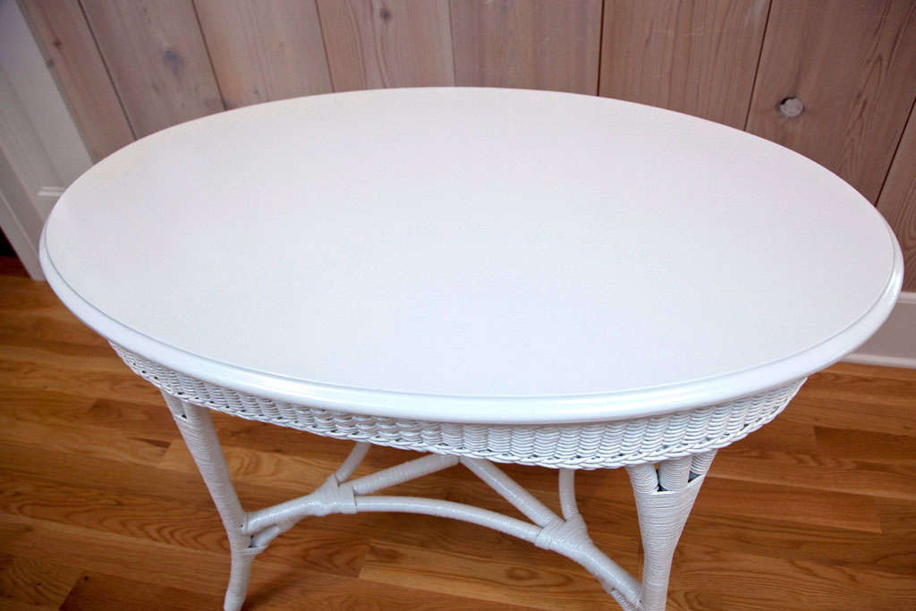 Oval Wicker Table In Excellent Condition In Old Saybrook, CT