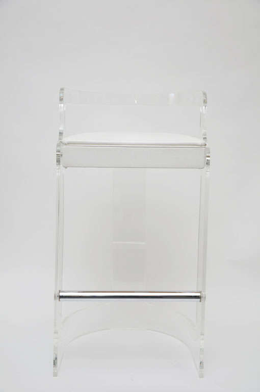 CURVED BACK LUCITE BAR STOOLS WITH CHROME FOOT RESTS AND WHITE VINYL SEATS