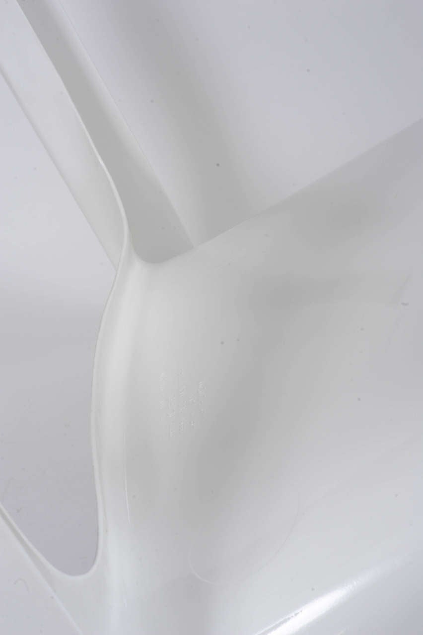Plastic Vicario Chair by Vico Magistretti for Artemide