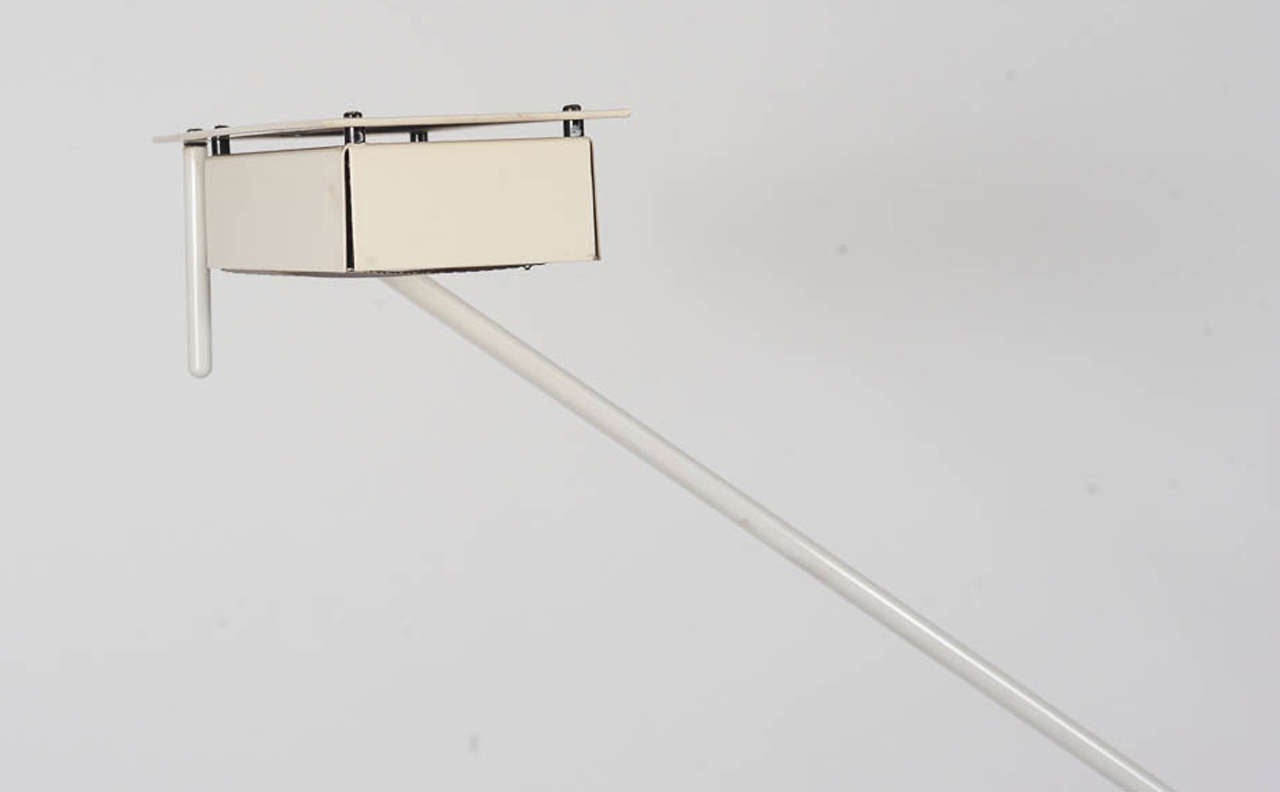 Verstellbare Stehlampe Samurai aus weißem Stahl von italienischem Stilnovo aus der Mitte des Jahrhunderts (Moderne der Mitte des Jahrhunderts) im Angebot