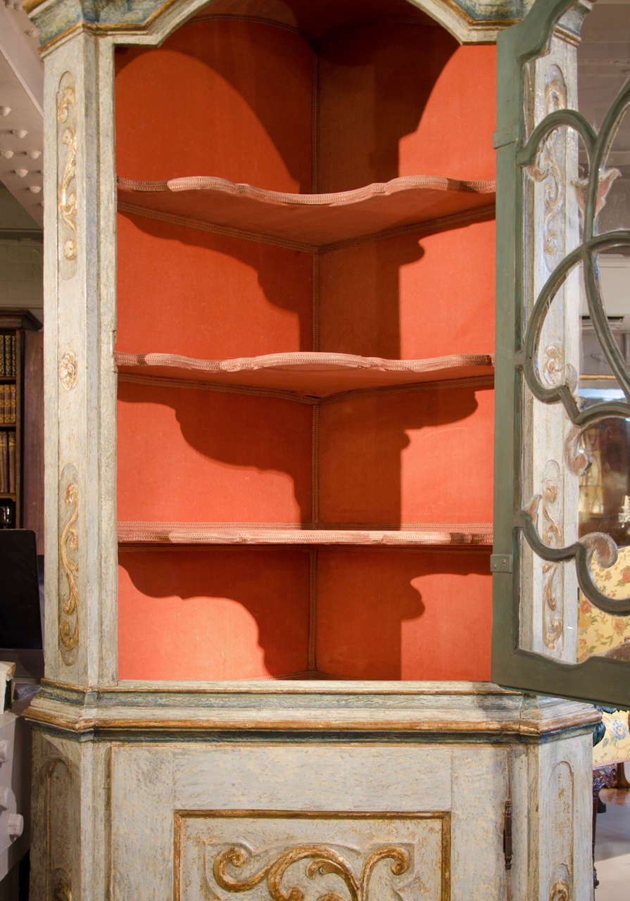 18th Century Italian Painted and Giltwood Corner Cupboard 2