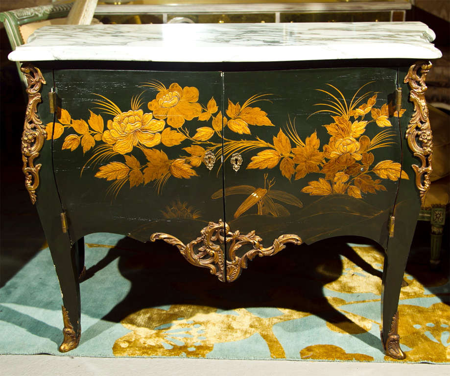 Best Japanned French Louis XV style bombe chest, circa 1920, the serpentine marble atop an ebonized conforming cabinet with beautiful Chinoiserie painted scene, excellent quality ormolu mounting, the two door opens to a finished mahogany shelving