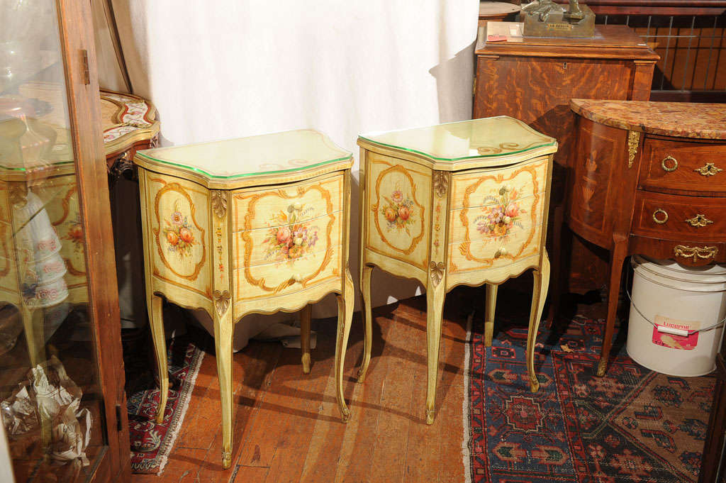 Very Nice Pair of Decorated and Painted Mahogany Nightstands In Excellent Condition In Petaluma, CA