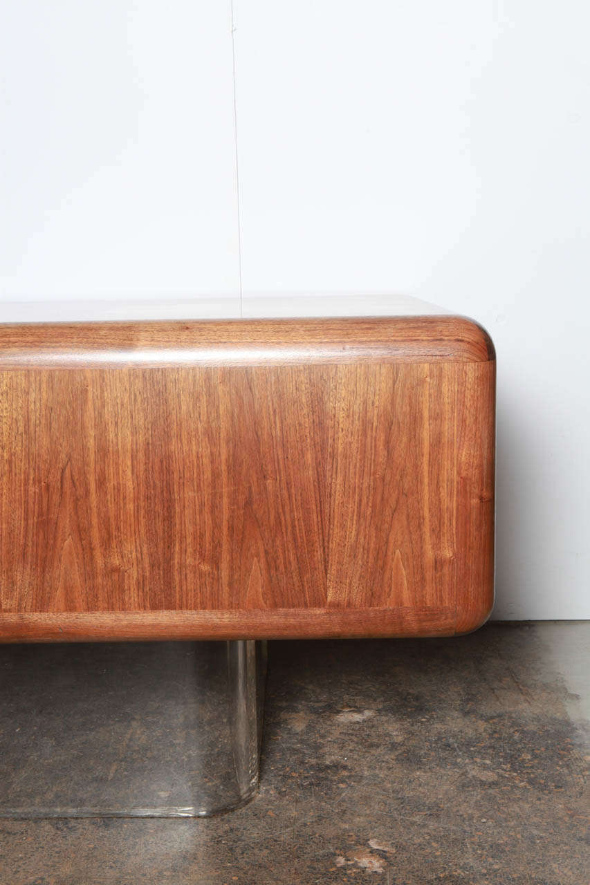 Mid-Century Modern Walnut and Lucite Desk For Sale