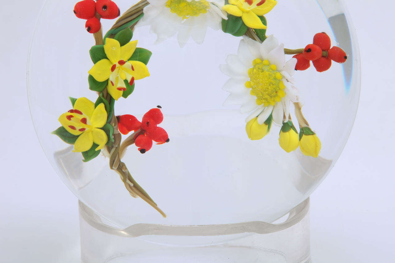 A Beautiful Paul Stankard Braided Stem Bouquet Paperweight In Excellent Condition For Sale In New York, NY