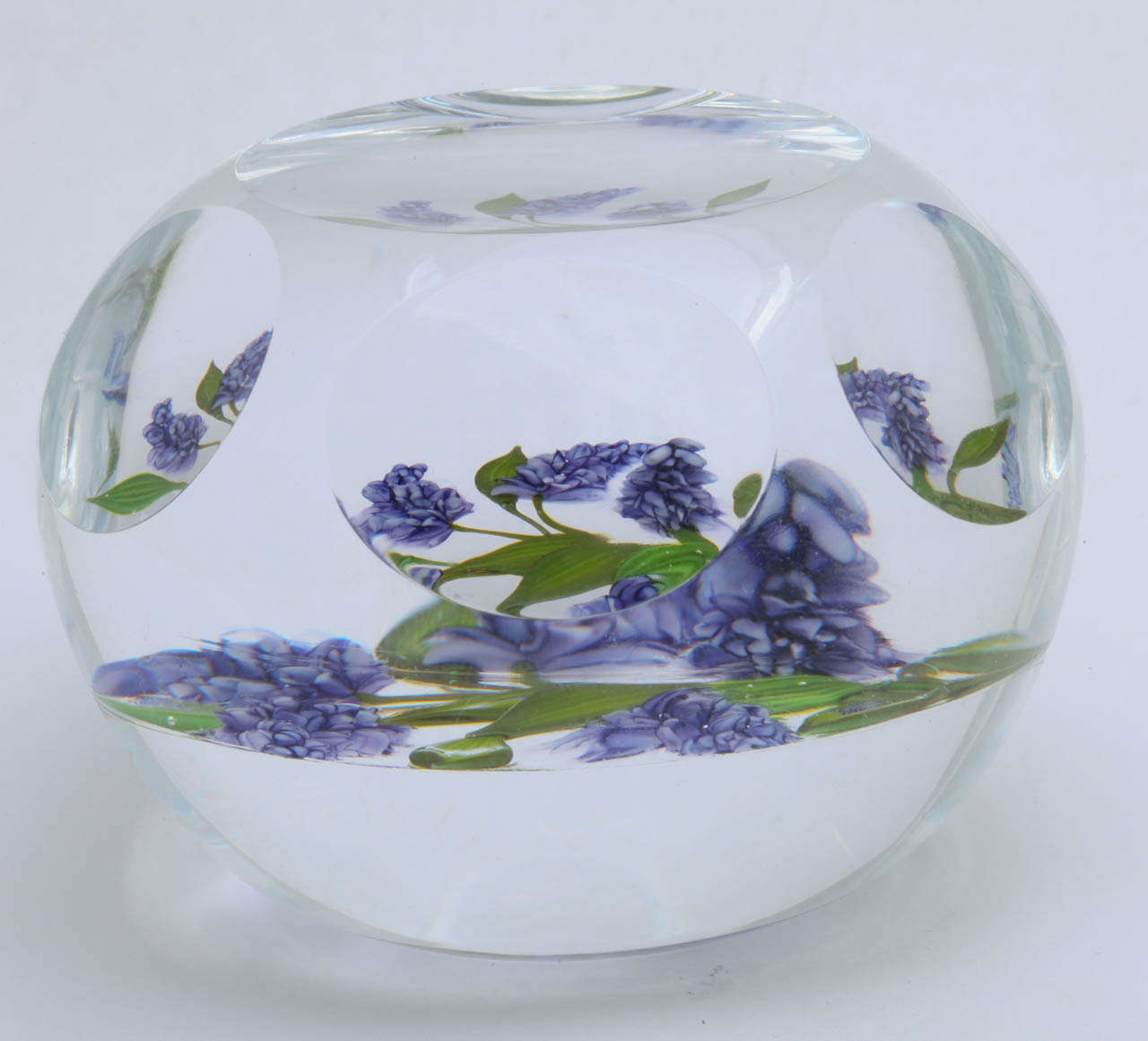 A Beautiful Paul Stankard Faceted Lilacs Paperweight In Excellent Condition For Sale In New York, NY