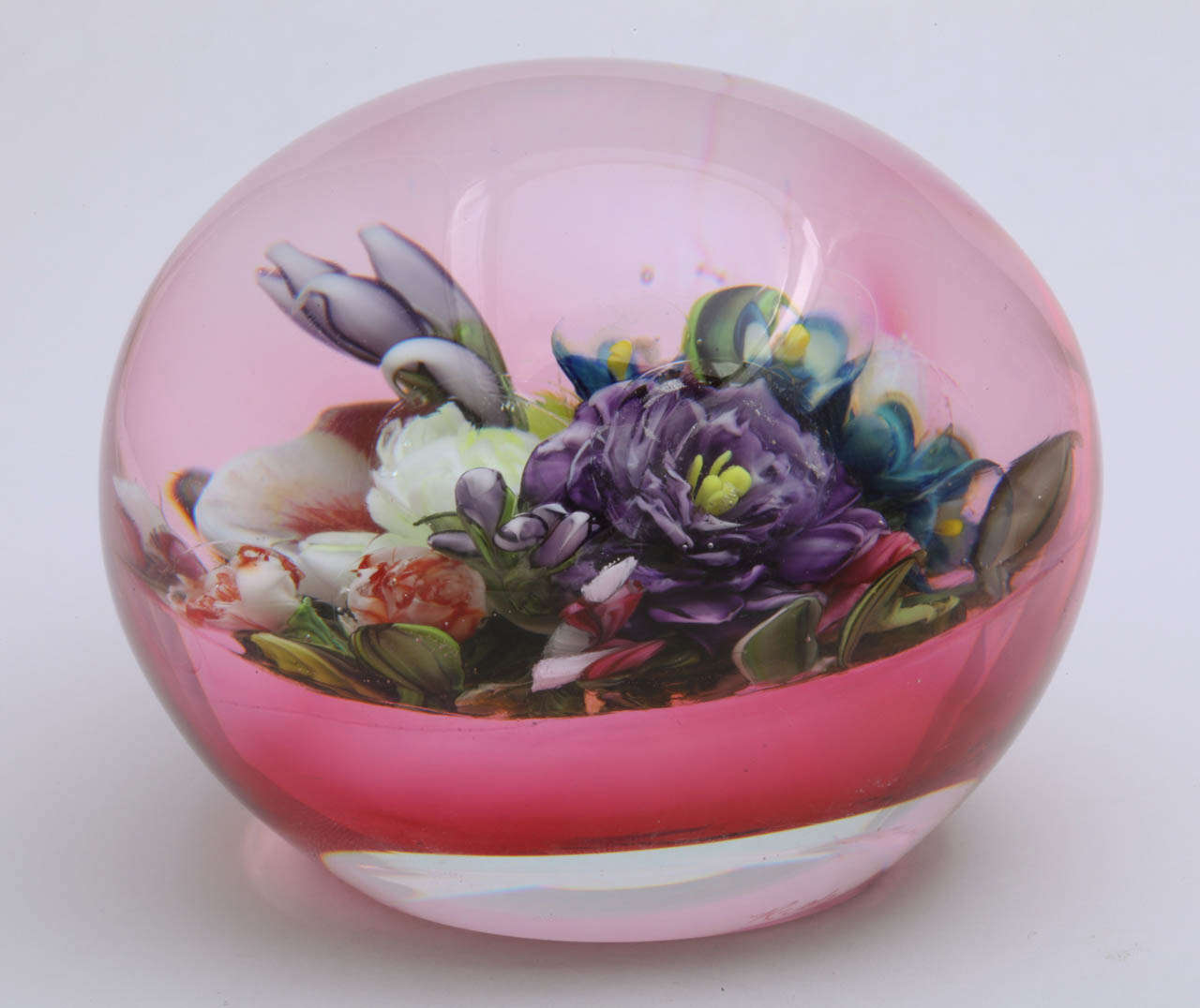 A beautiful Rick Ayotte bouquet paperweight from the 