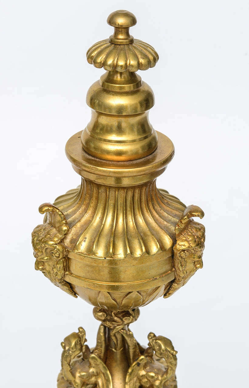 Bronze doré Paire de chenets en bronze doré dans le style d'Andrea Briosco (Riccio) en vente