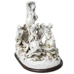 Monumentale porcelaine de Capodimonte du 19e siècle représentant Amphitrite sur un char de coquillages de mer
