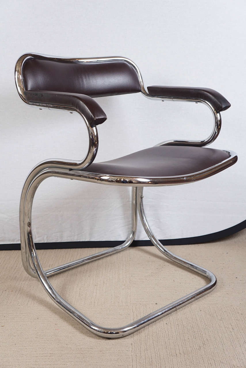 Mid-Century Modern Pair of Mid-Century Cantilevered Chairs