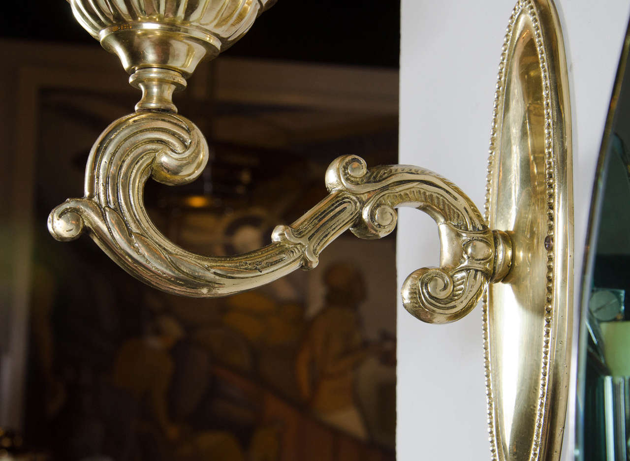Elegant 1940s Hollywood Regency Scroll Design Brass Wall Sconce In Excellent Condition In New York, NY