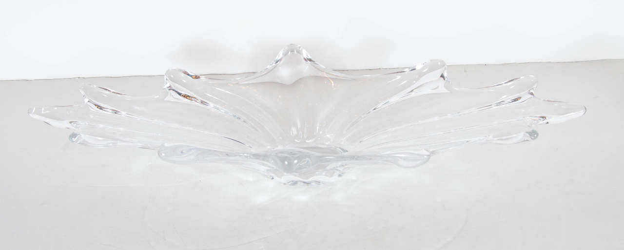 An exquisite modernist handblown crystal 'Splash' bowl by Art Vannes, circa 1950. This crystal bowl has been handblown to replicate a splash of water giving it its 