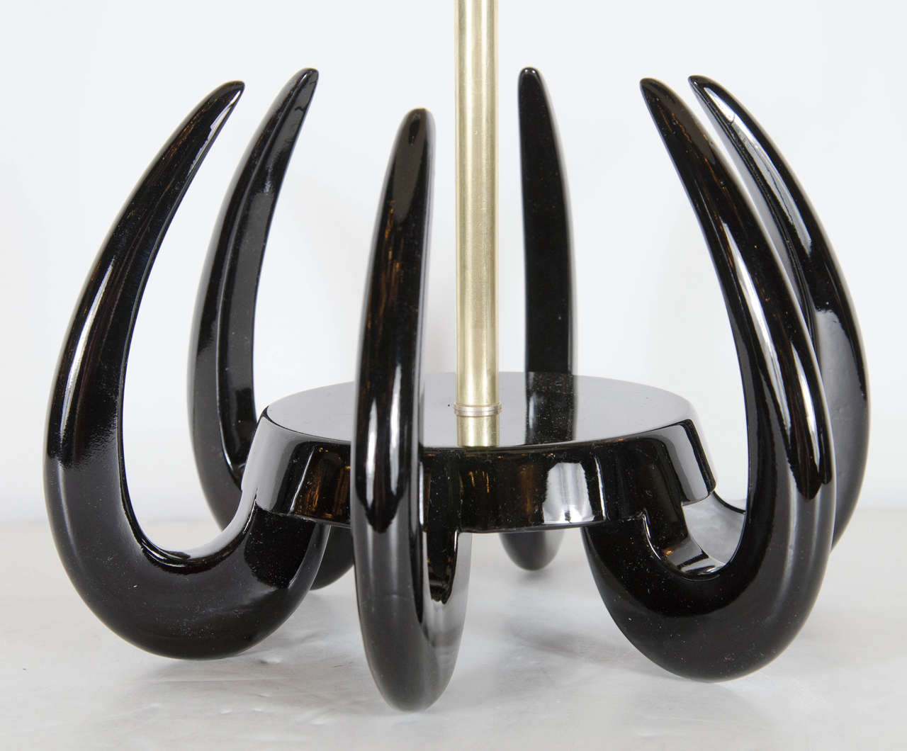 Sophisticated Pair of Sculptural Mid-Century Modern in Ebonized Walnut and Brass In Excellent Condition In New York, NY