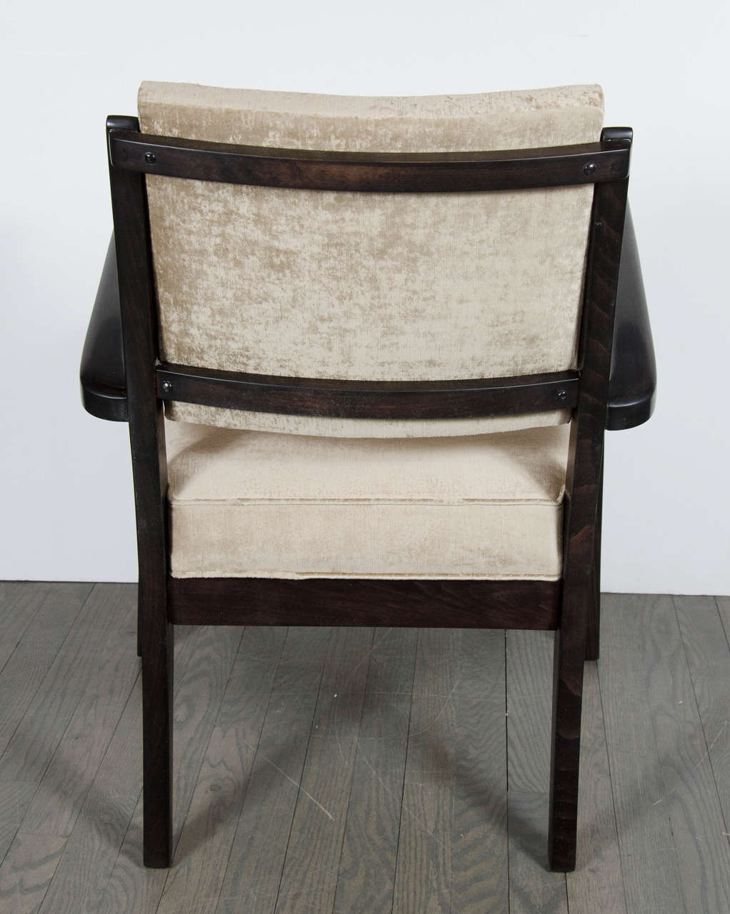 Luxe Pair of Mid-Century Modernist Occasional Armchairs in Hand-Rubbed Walnut For Sale 1