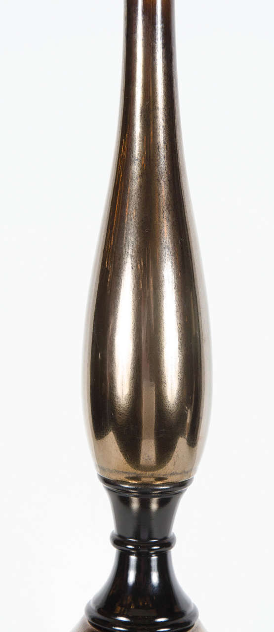Américain Lampe de table en forme de sablier stylisée en céramique en bronze, de style moderniste du milieu du siècle dernier en vente