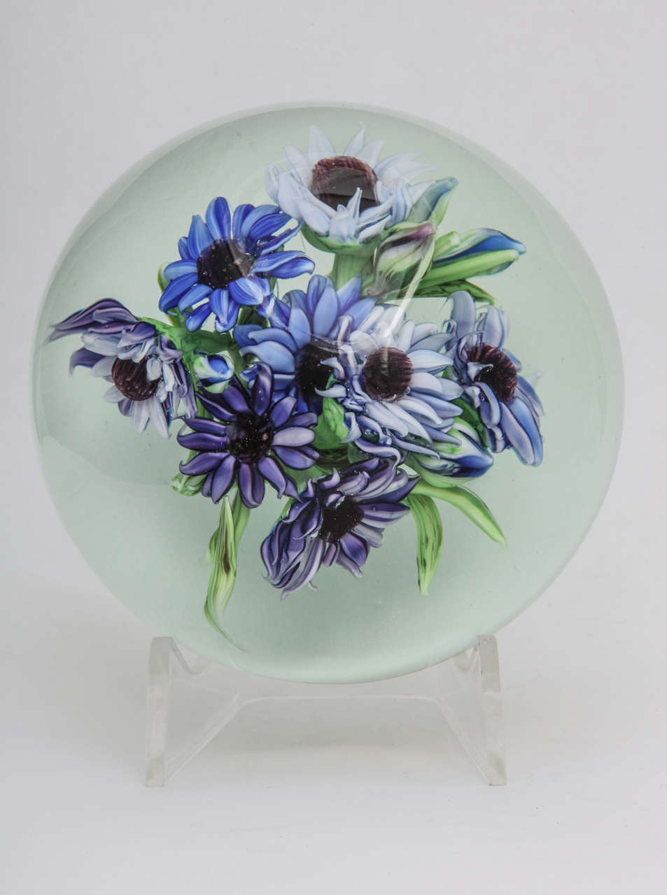 A beautiful Rick Ayotte bouquet paperweight titled Field Of Dreams withy a cluster of shaded daisies on a light green background, signed Rick Ayotte LE/2, 2013