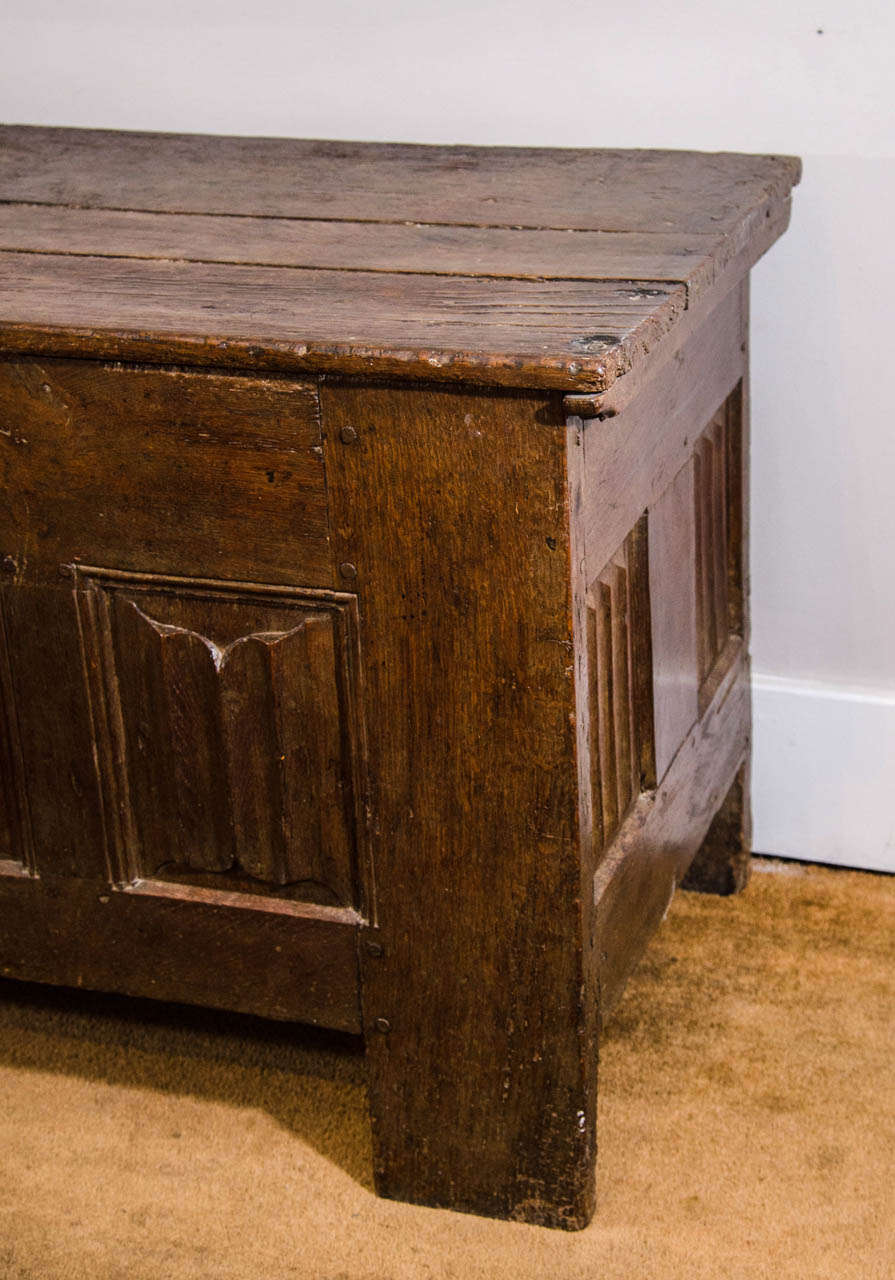 A French Oak Linen-fold Panelled Coffer, 15th Century In Good Condition For Sale In Long Island City, NY