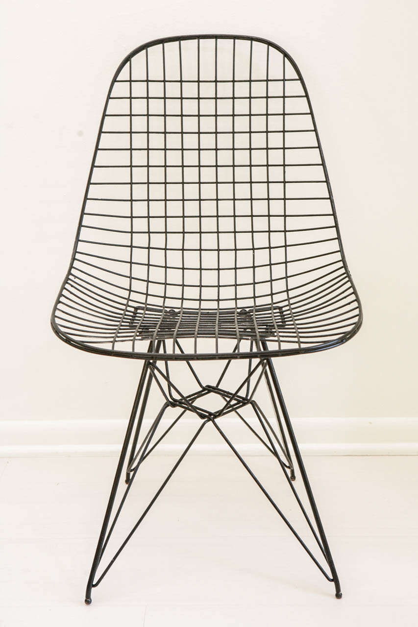 Designed in 1951, following the success of their molded plastic chair, Charles and Ray Eames created this welded wire chair with an organic shape and airy, open aesthetic, as well as their iconic 