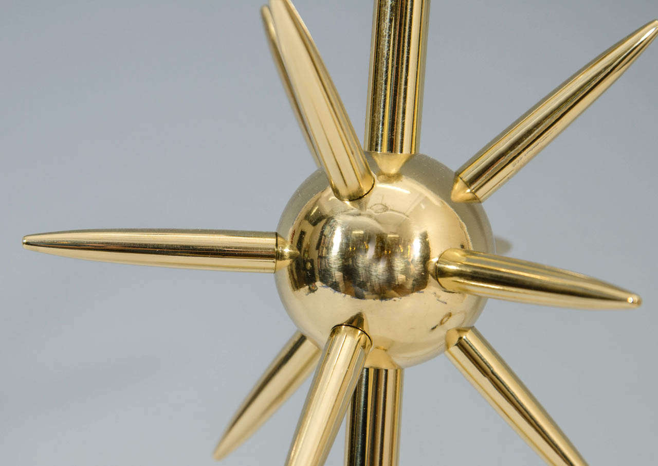 A Mid Century Brass Sputnik Table Lamp by Laurel In Good Condition In New York, NY