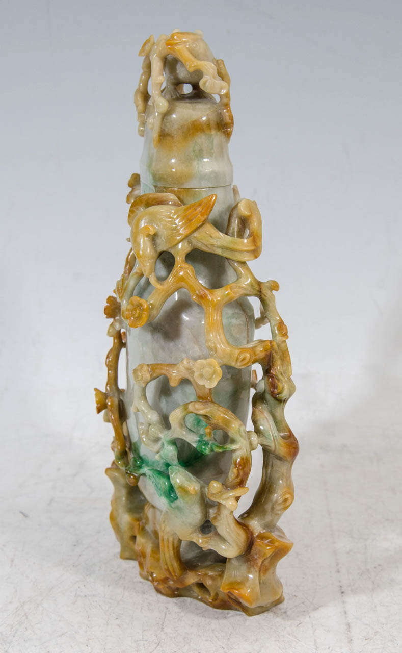 A Late Qing Dynasty Three-Color Jadeite Vase 4