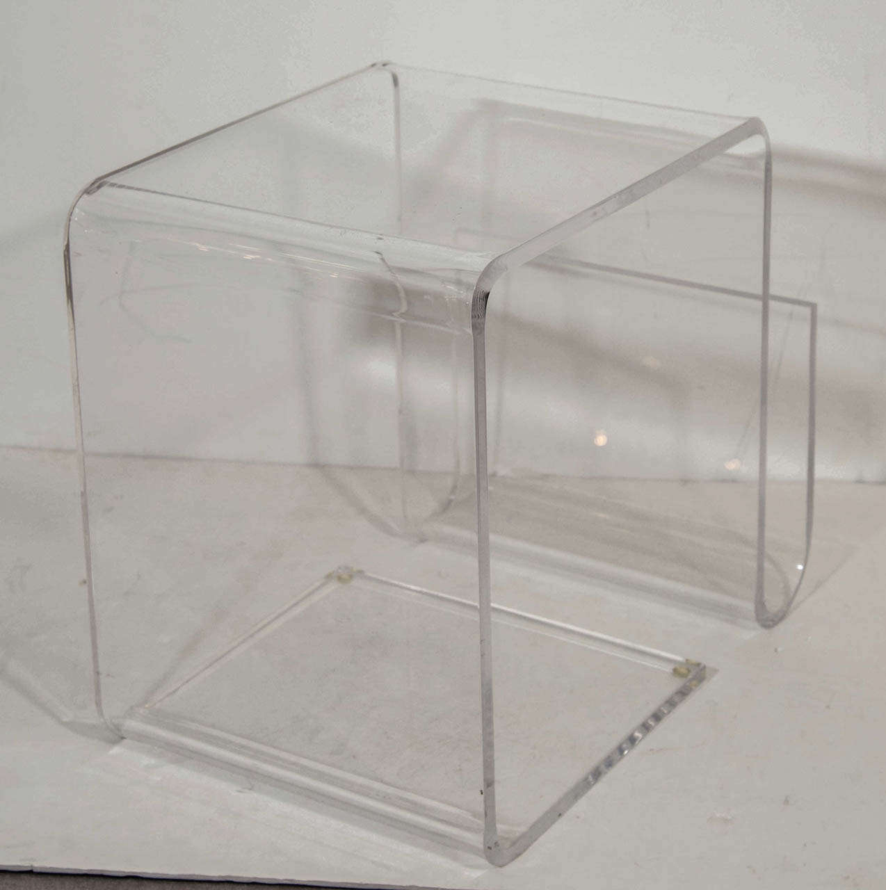 Mid Century Lucite Magazine Table In Good Condition In New York, NY