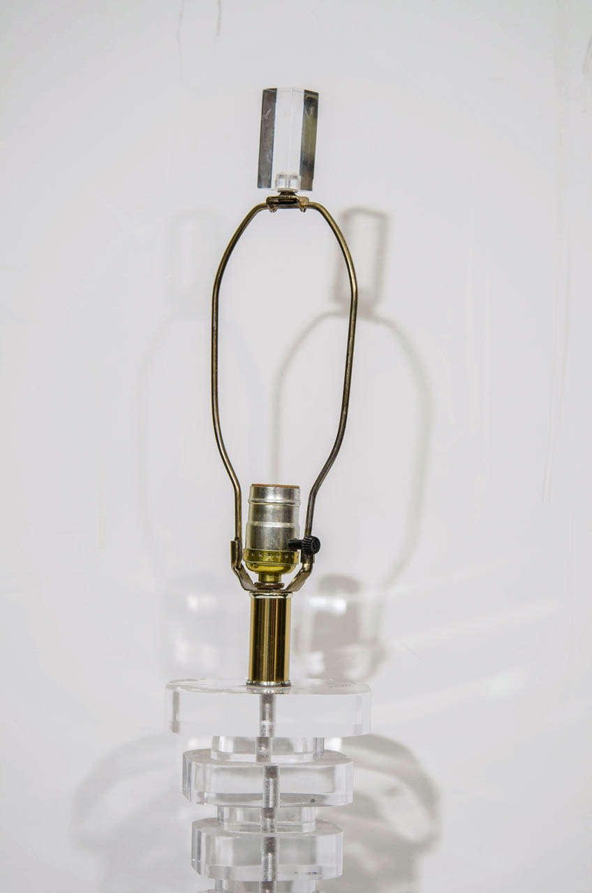 A Mid Century Single Stacked Lucite Table Lamp In Good Condition In New York, NY