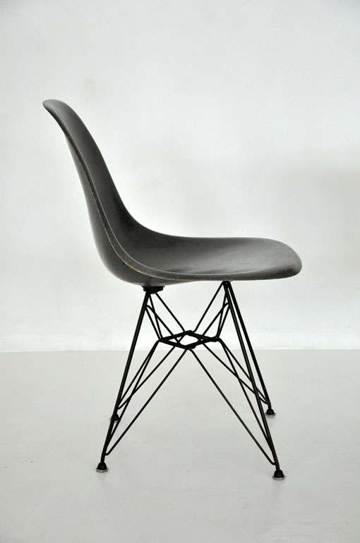 Fiberglass 6 Charles Eames shell chairs