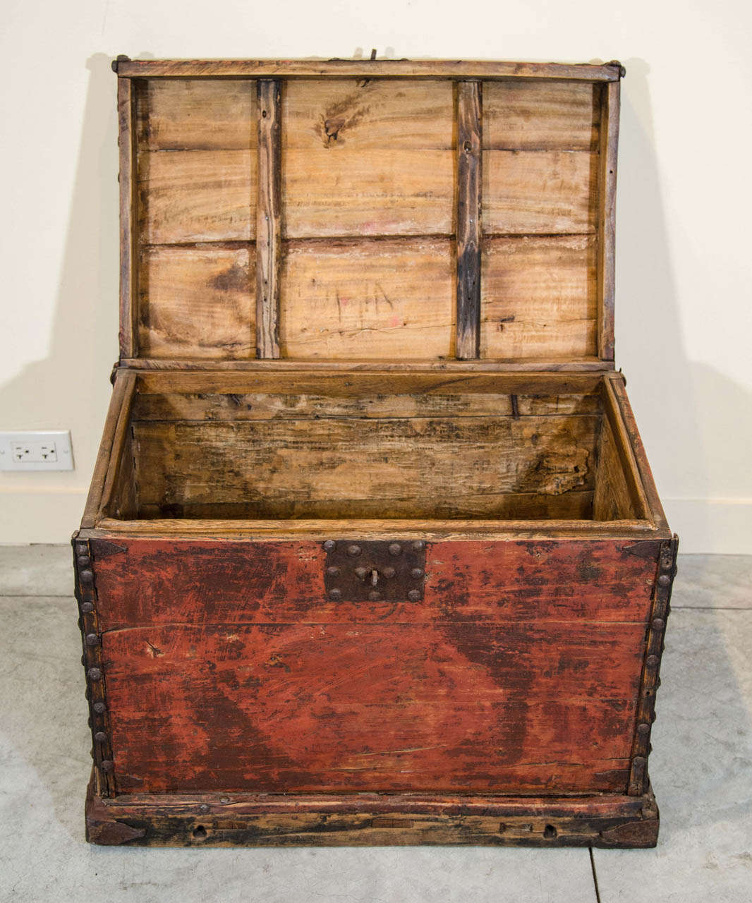 19th Century Wardrobe Trunk In Good Condition In New York, NY