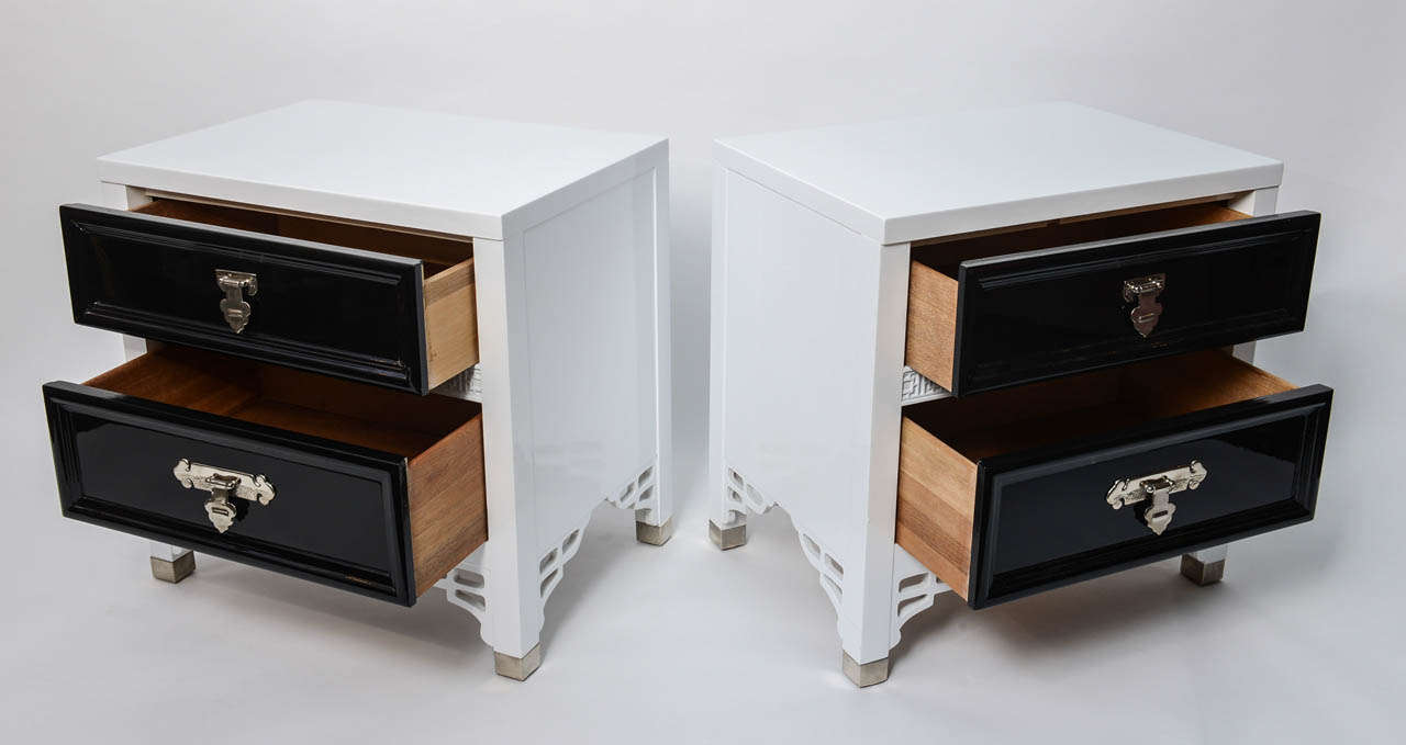 Pair of White and Black Hollywood Glam Oriental Lacquered Night Stands In Good Condition In Miami, FL