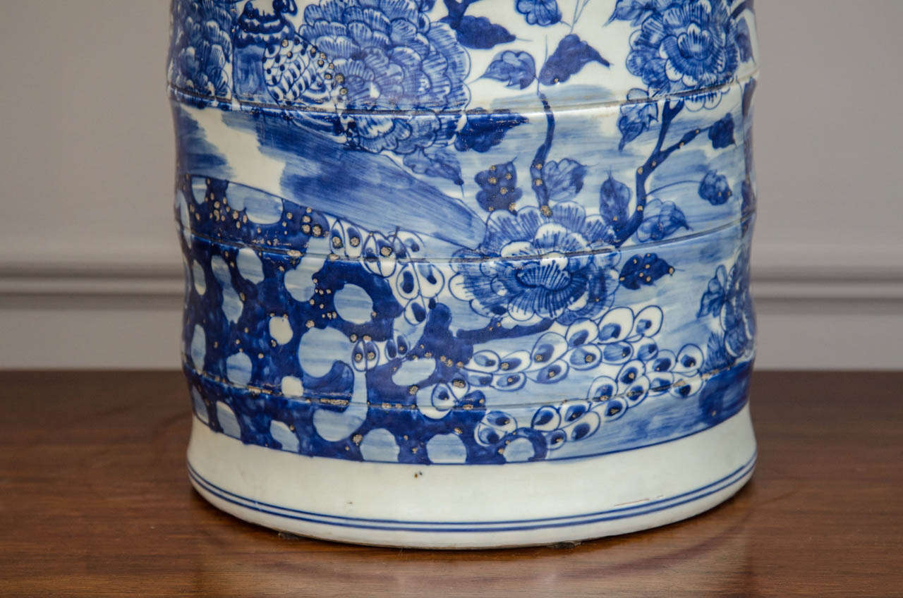 Chinese Pair of Cylindrical Blue and White Porcelain Jars