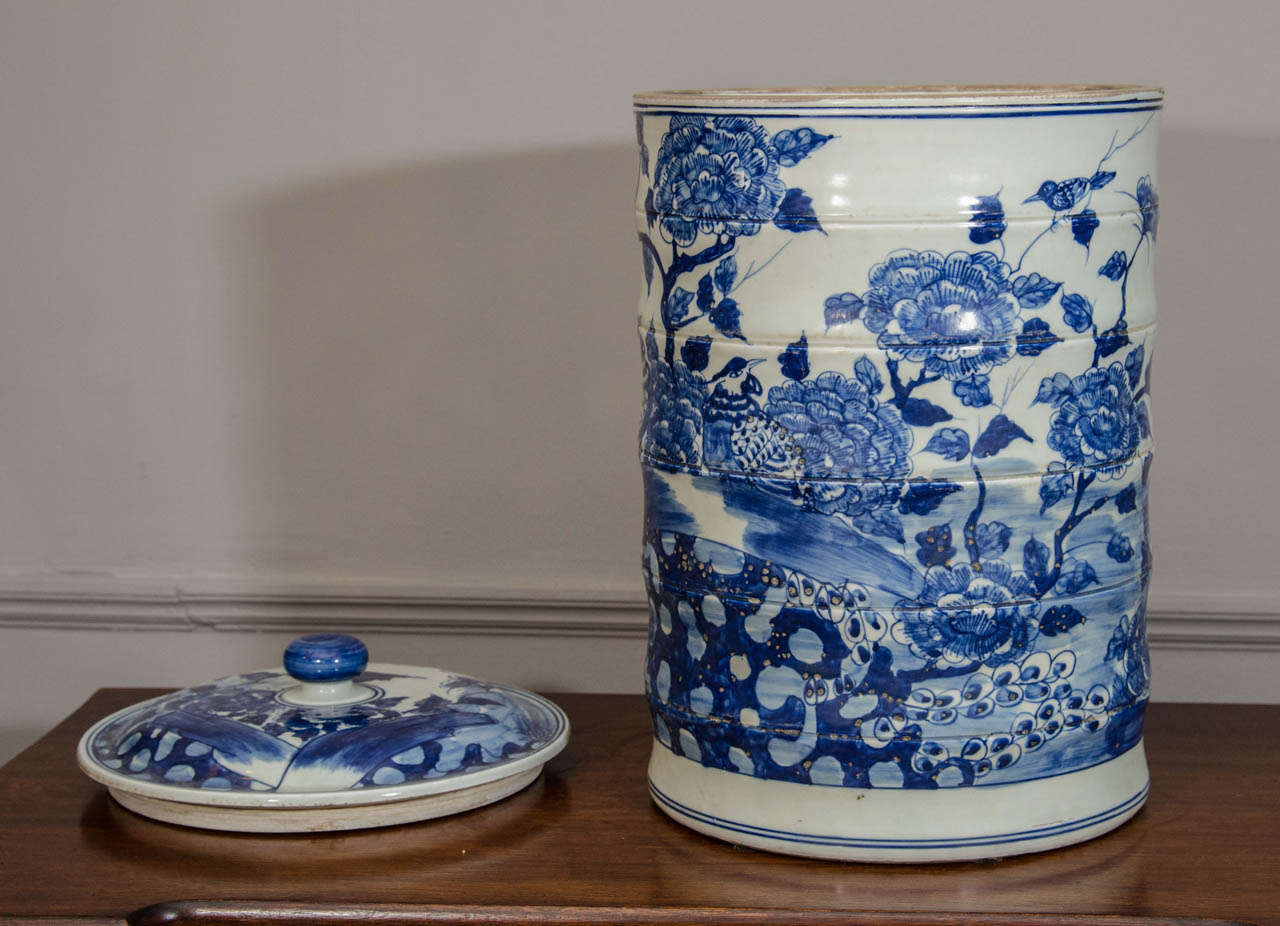 Pair of Cylindrical Blue and White Porcelain Jars 1