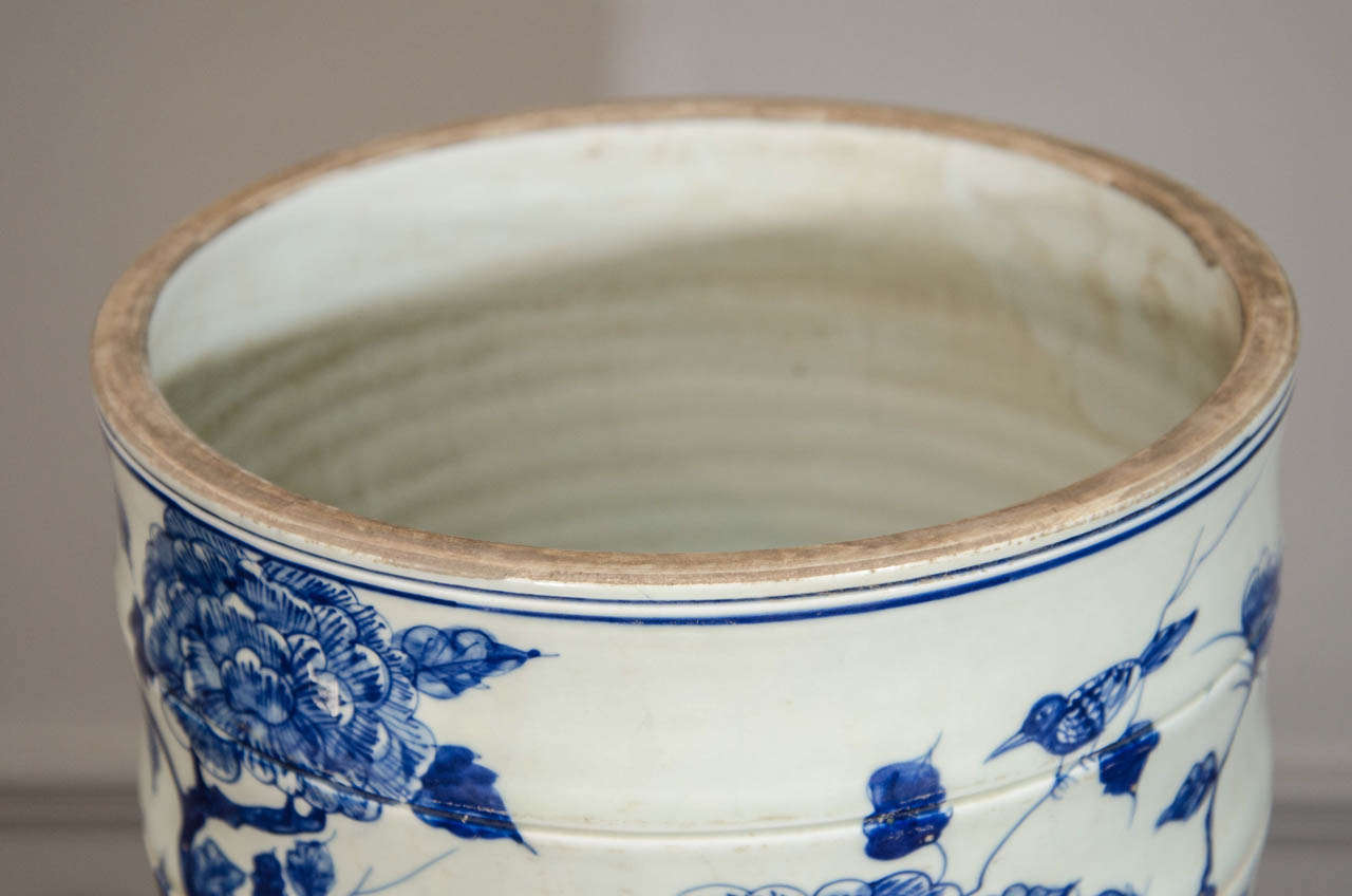 Pair of Cylindrical Blue and White Porcelain Jars 3