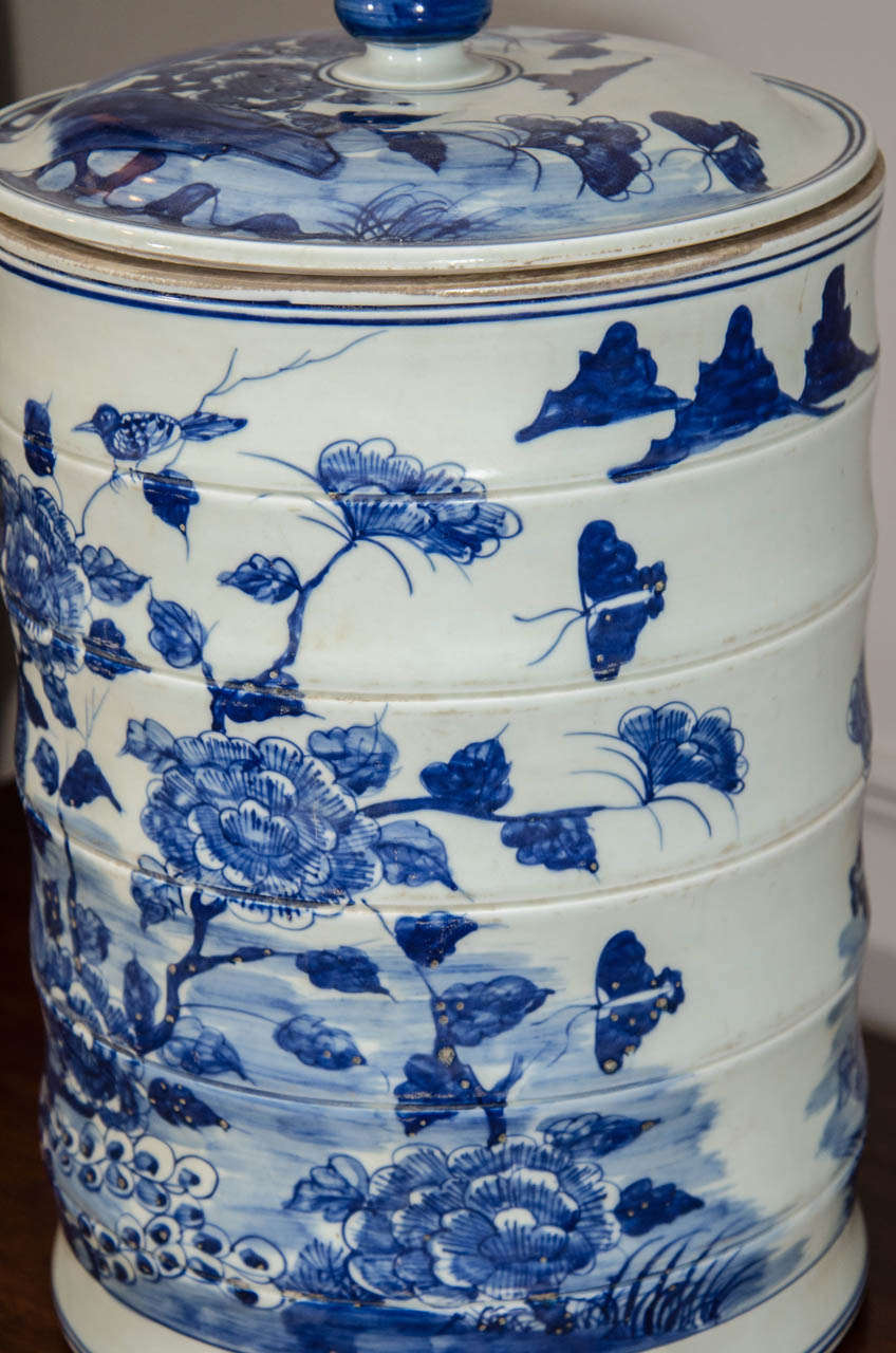 Pair of Cylindrical Blue and White Porcelain Jars 4