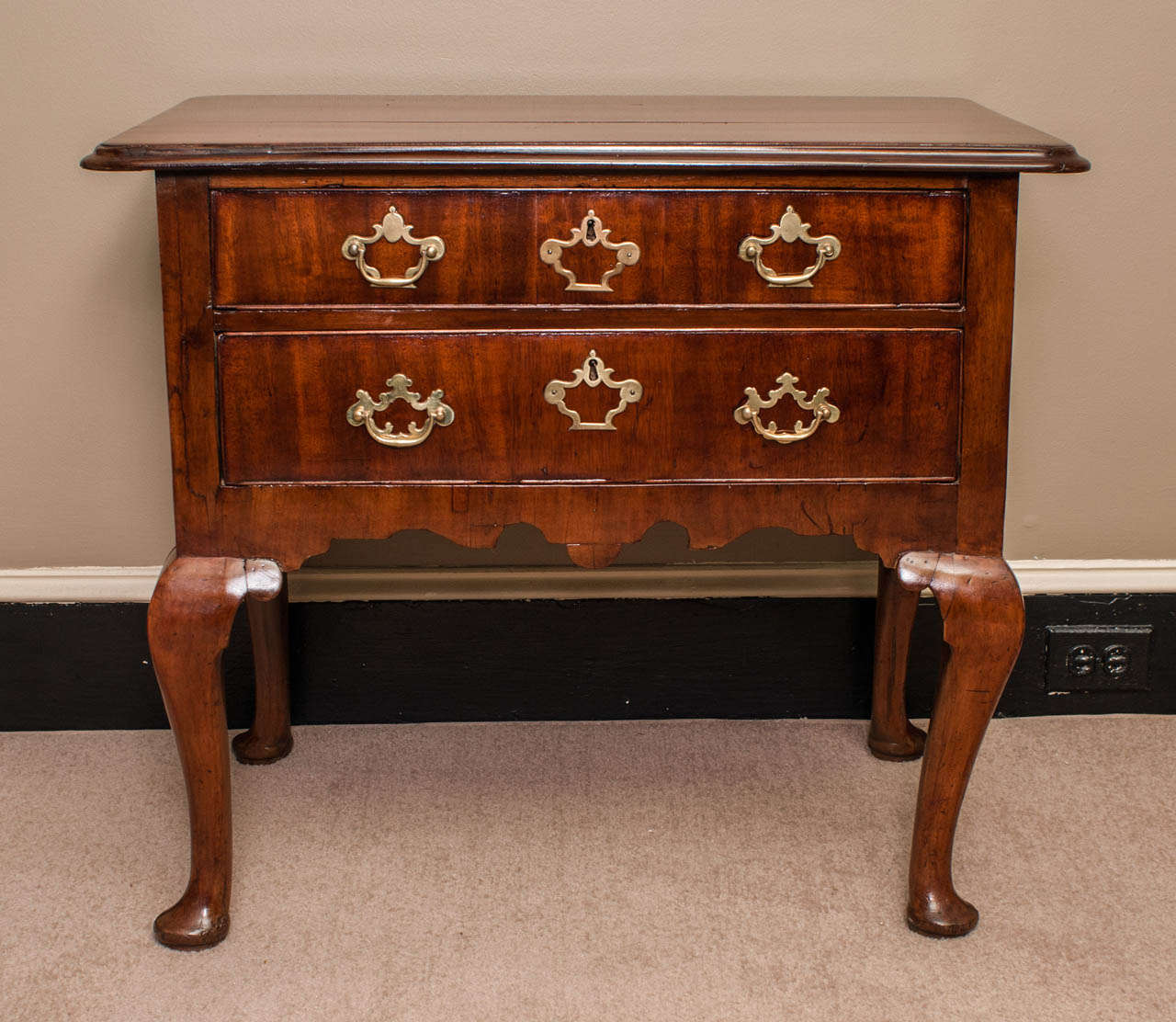Queen Anne Lowboy at 1stDibs