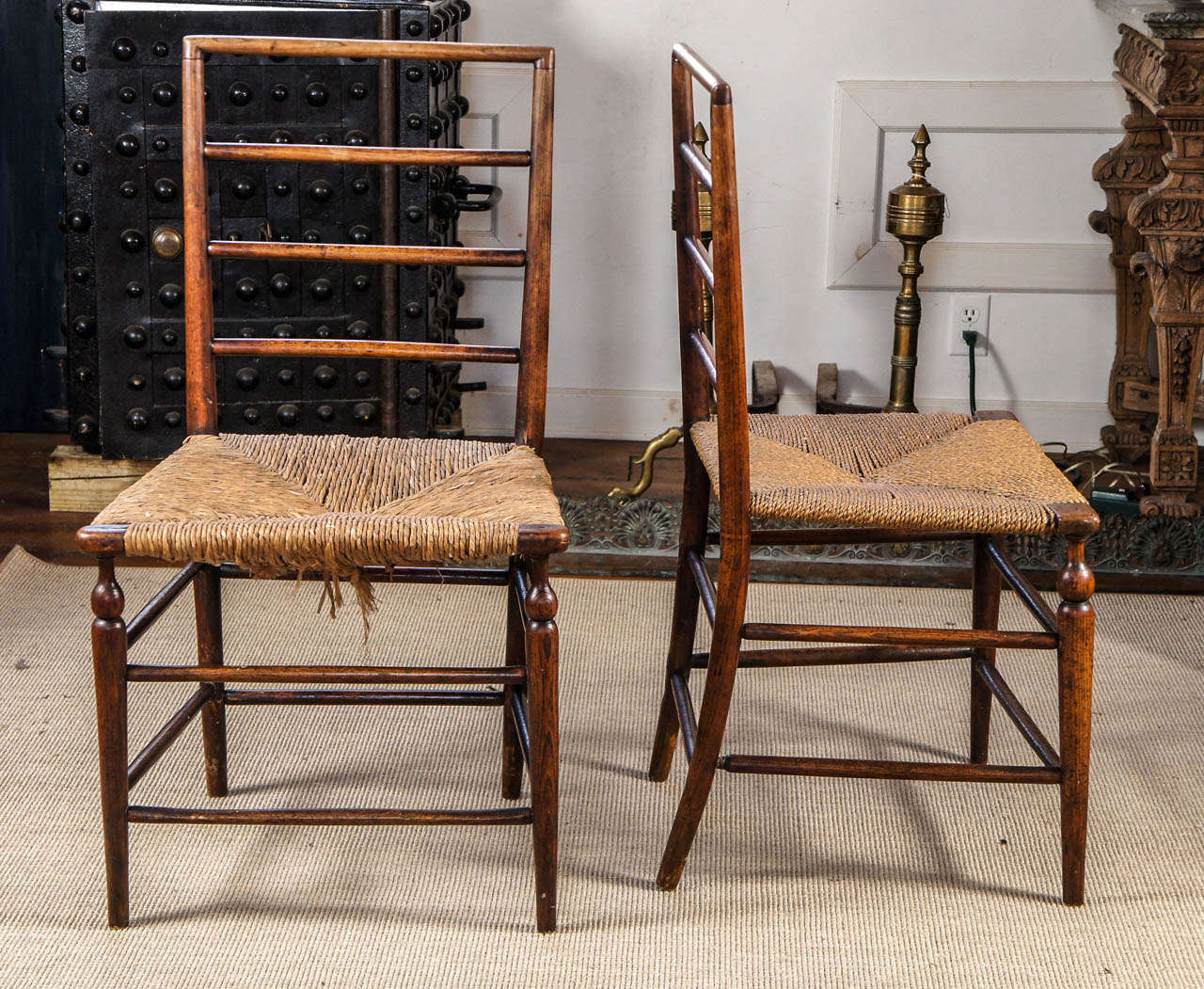 Mid-Century Modern Set of Four English Elm Side Chairs For Sale