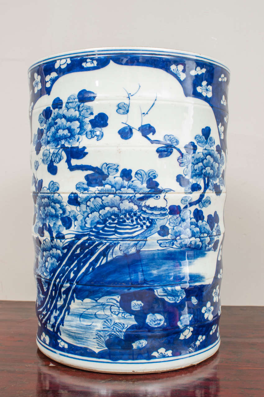 Pair of Blue and White Chinese Porcelain Jars In Excellent Condition In Washington, DC