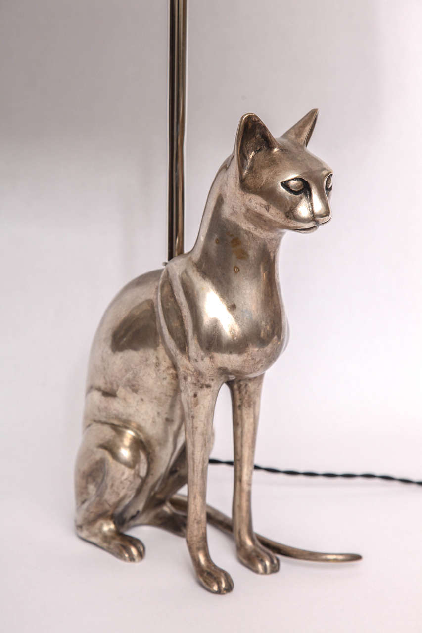 Early 20th Century Pair of 1920s Silvered Bronze Sculptural Siamese Cat Table Lamps