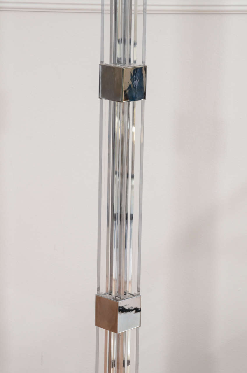 Lucite Floor Lamp In Excellent Condition For Sale In Princeton, NJ