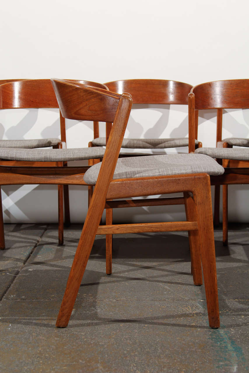 Swedish Set of 6 Ribbon Back Teak Dining chairs by Dux For Sale