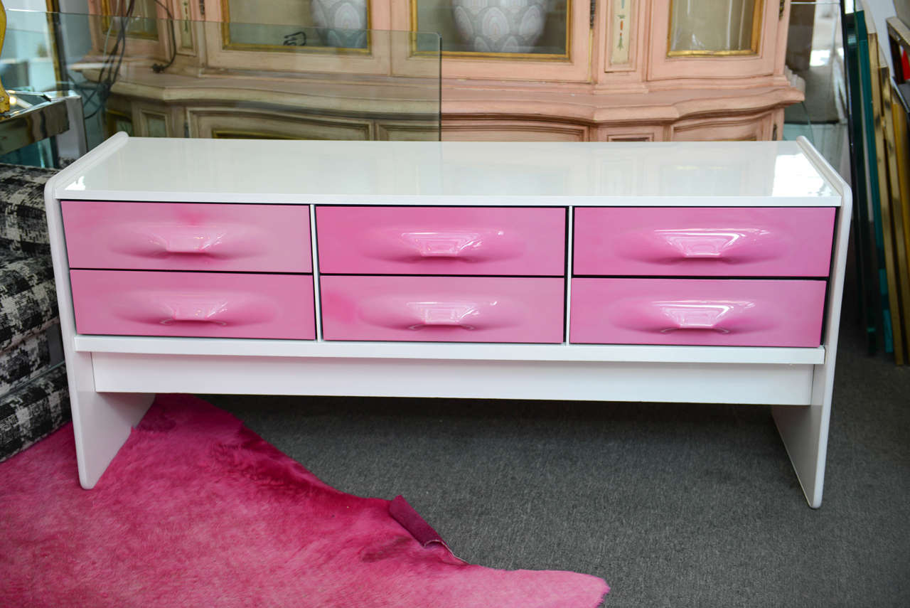 Likely late 1960's - early 70's, awesome dresser with pink molded plastic drawer fronts reminiscent of Raymond Loewy DF 2000 series, Designed by Giovanni Maur for Treco, made in Canada.
Solid wood frame(these are quite heavy).