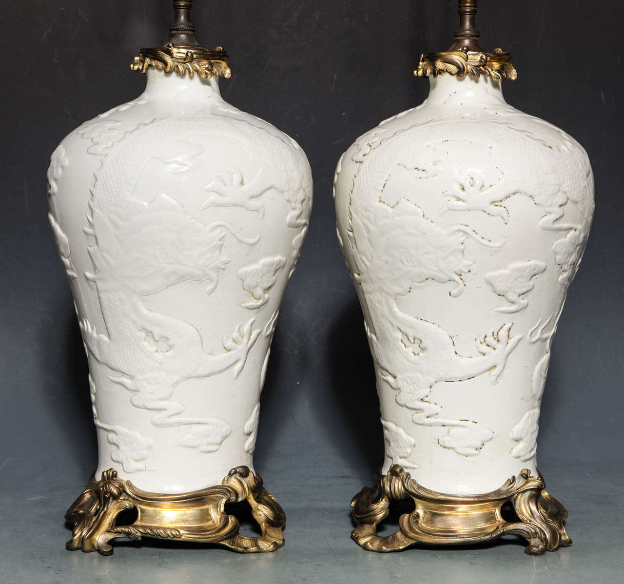 Pair of Chinese Blanc de Chine, French Louis XV Ormolu-Mounted Table Lamps In Excellent Condition For Sale In New York, NY