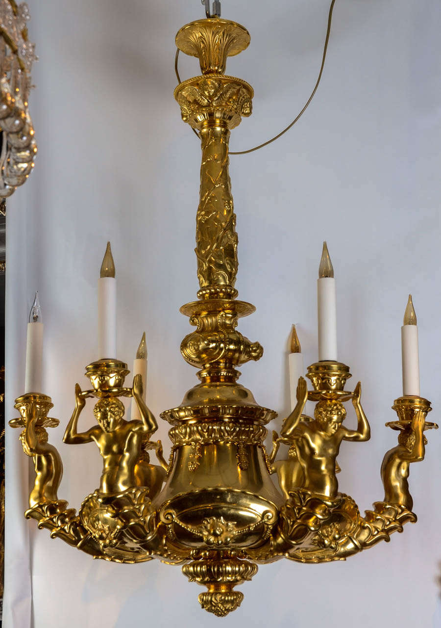 Exceptional bronze chandelier, made in France in the pure Empire style and époque (1803 - 1821). Fully restored, the bronze has been re-gilded. Six lights, new electrification, perfect condition.